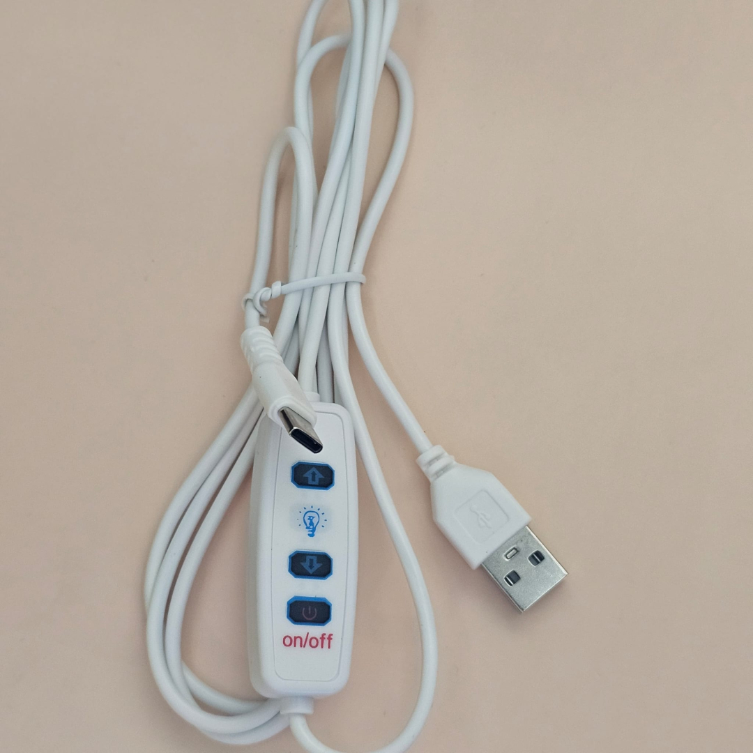 Cable USB, se puede ajustar el brillo