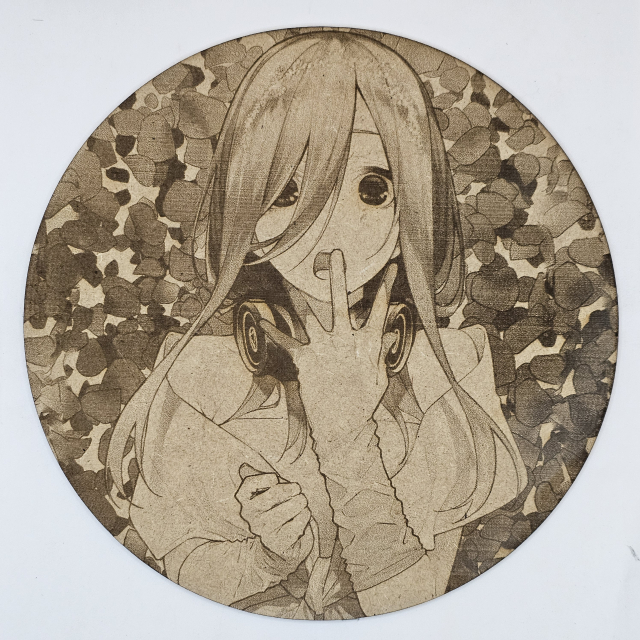 Cuadro decorativo MDF grabado láser estilo anime manga de Miku Nakano