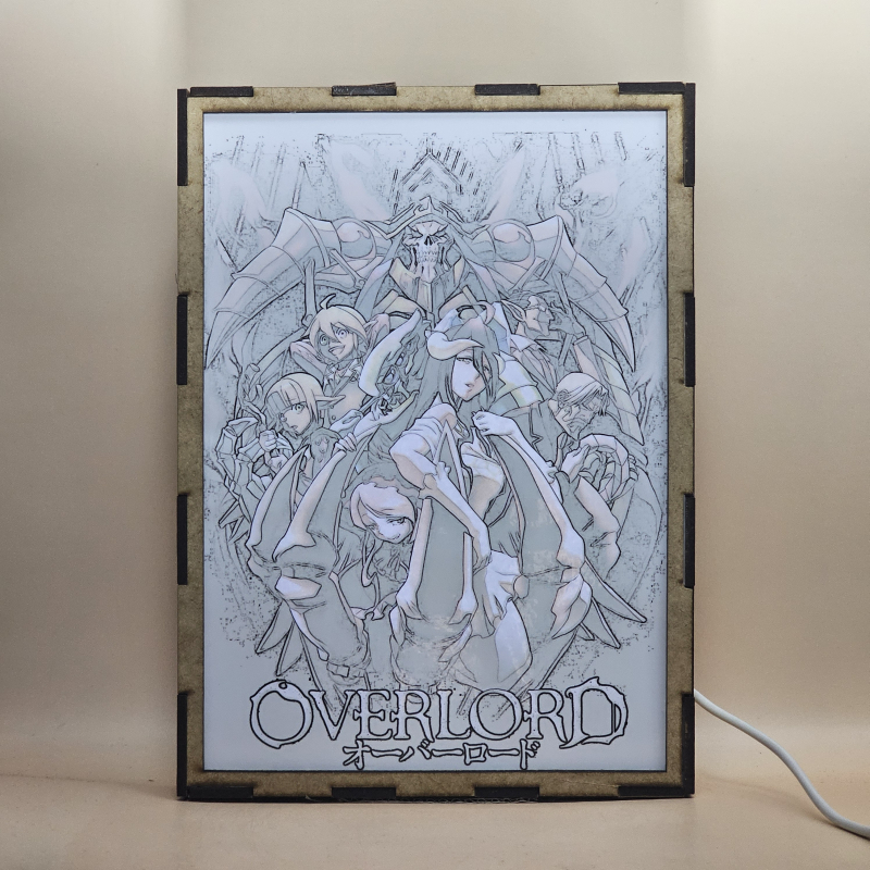 Lámpara ánime/manga  Overlord  con doble imagen del grupo Shalltear Bloodfallen, Aura Bella Fiora, Mare Bello Fiore, Demiurge, Cocytus, Sebas Tian, Momonga y Albedo, vista encendida, con luz ambiente, donde se revela la ilustración completa al encender la luz LED.