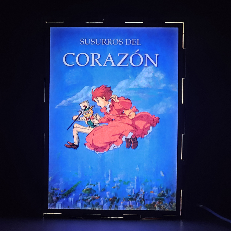 Lámpara ánime  Susurros del corazón  con doble imagen de la pareja Shizuku Tsukishima y Baron Humbert Von Gikkingen, vista encendida, donde se revela la ilustración completa al encender la luz LED.