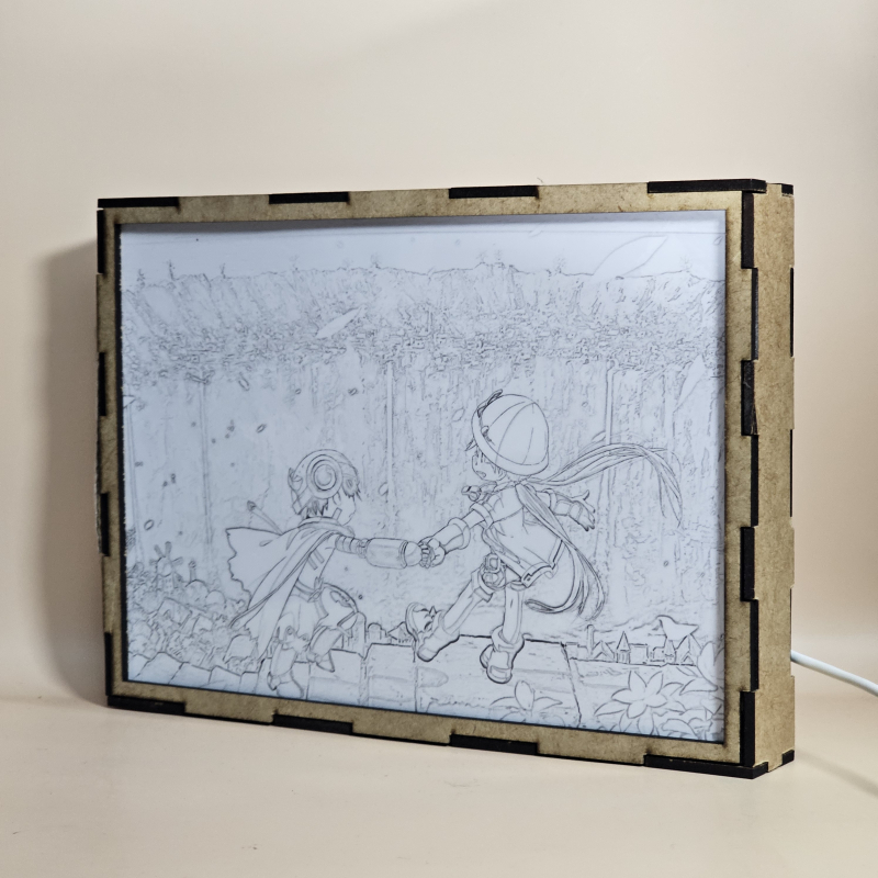 Lámpara ánime/manga  Made in Abyss  con doble imagen de la pareja Riko y Reg, vista apagada, se esconde la imágen de atras.