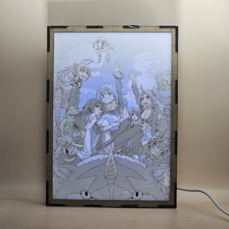 Lámpara ánime/manga  TenSura  con doble imagen del grupo Rimuru Tempest, Shion, Souei, Shuna, Hakurou, Gabiru, Shizue Izawa, Milim Nava, Ranga y Benimaru, vista encendida, con luz ambiente, donde se revela la ilustración completa al encender la luz LED.