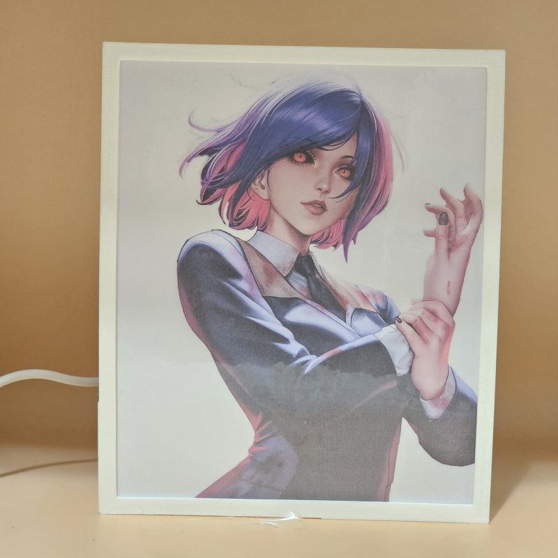 Lámpara ánime/manga  Tokyo Ghoul  con doble imagen del personaje Touka Kirishima, vista apagada, se esconde la imágen de atras.