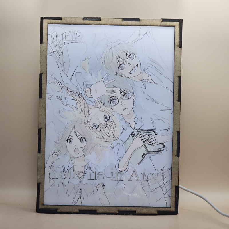 Lámpara ánime/manga  Your Lie in April  con doble imagen del grupo Kaori Miyazono, Kousei Arima, Tsubaki Sawabe y Ryota Watari, vista encendida, con luz ambiente, donde se revela la ilustración completa al encender la luz LED.