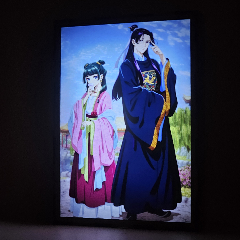 Lámpara LED The Apothecary Diaries con Maomao y Jinshi en vestimenta palaciega - encendida