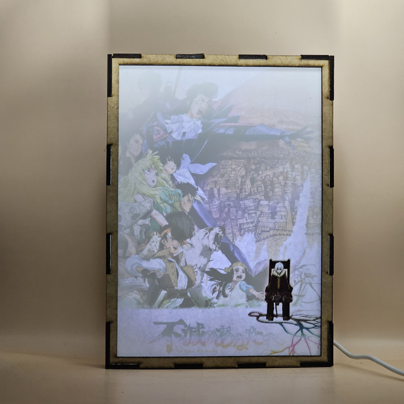Lámpara ánime/manga  To Your Eternity  con doble imagen del grupo Inmo, Bonchien Nicoli La Tasty Peach Uralis, March, Gugu, Tonari Dalton, Ato, Kai Renald Rawle, Hairo Rich, Messar Robin Bastar y Kahaku, vista encendida, con luz ambiente, donde se revela la ilustración completa al encender la luz LED.