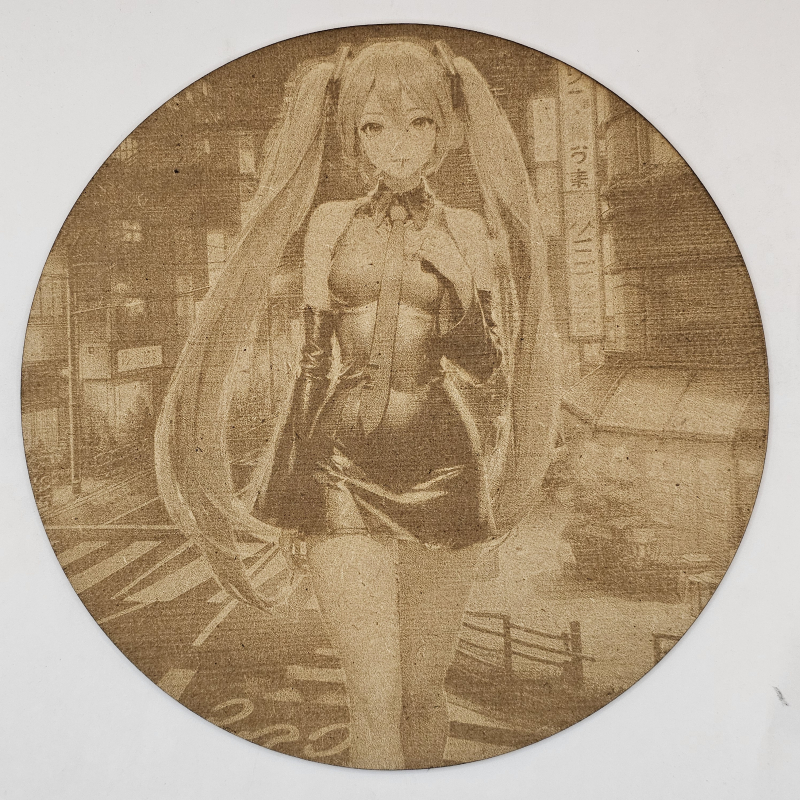 Cuadro decorativo MDF grabado láser estilo anime manga de Miku Hatsune caminando en la calle