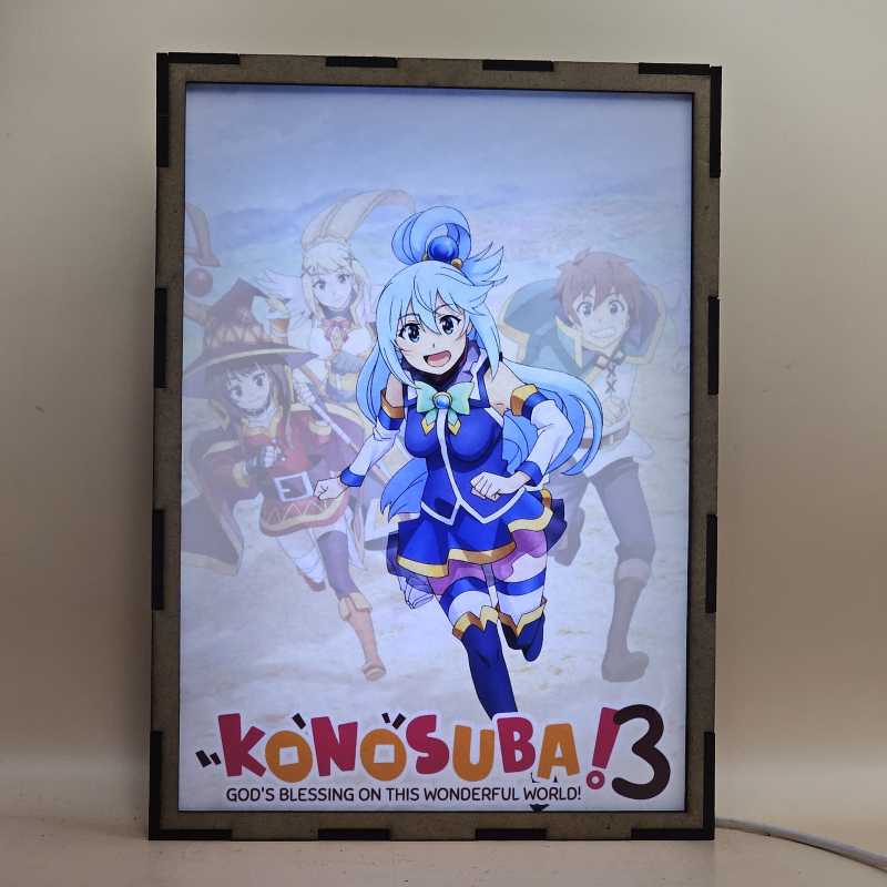 Lámpara LED de Aqua de KonoSuba con Aqua corriendo en primer plano - luz ambiente encendida