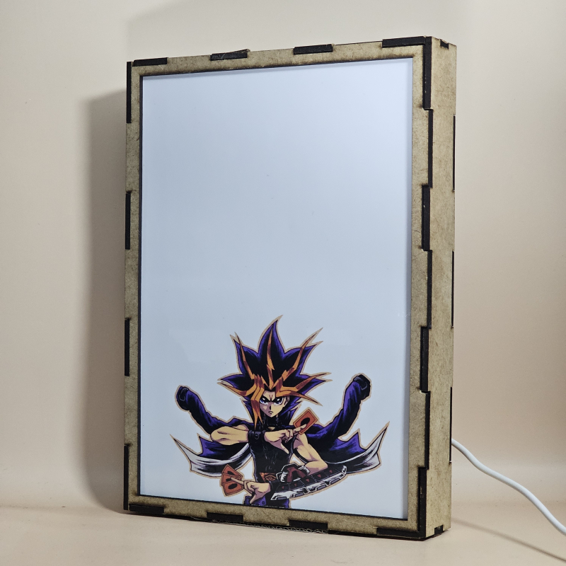 Lámpara ánime/manga  Yu-Gi-Oh!  con doble imagen del personaje Yugi Muto, vista apagada, se esconde la imágen de atras.