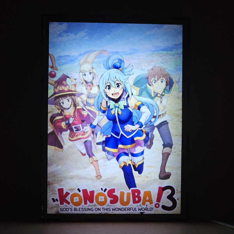 Lámpara LED de Aqua de KonoSuba con Aqua corriendo en primer plano - encendida