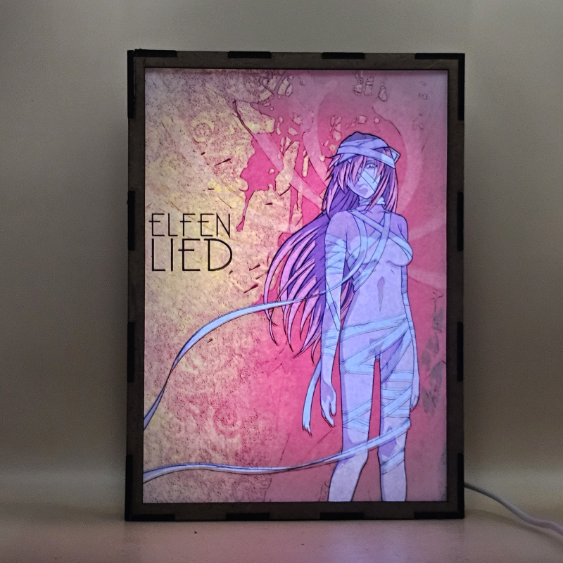 Lámpara ánime/manga  Elfen Lied  con doble imagen del personaje Lucy, vista encendida, con luz ambiente, donde se revela la ilustración completa al encender la luz LED.