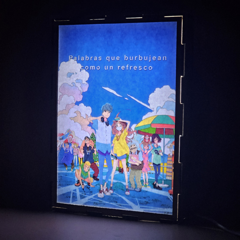 Lámpara ánime  Palabras que burbujean como un refresco  con doble imagen del grupo Yui Sakura y Yuki, vista encendida, donde se revela la ilustración completa al encender la luz LED.