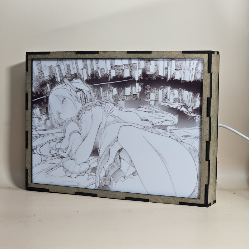 Lámpara ánime  Miku Hatsune  con doble imagen del personaje Miku Hatsune, vista apagada, se esconde la imágen de atras.