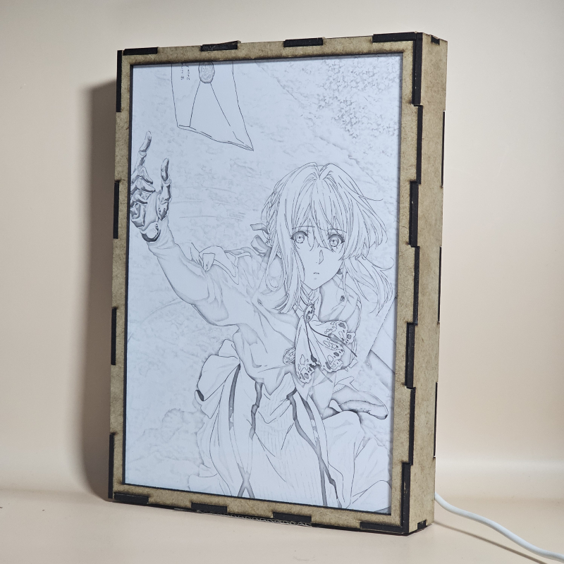 Lámpara ánime/manga  Violet Evergarden  con doble imagen del personaje Violet Evergarden, vista apagada, se esconde la imágen de atras.