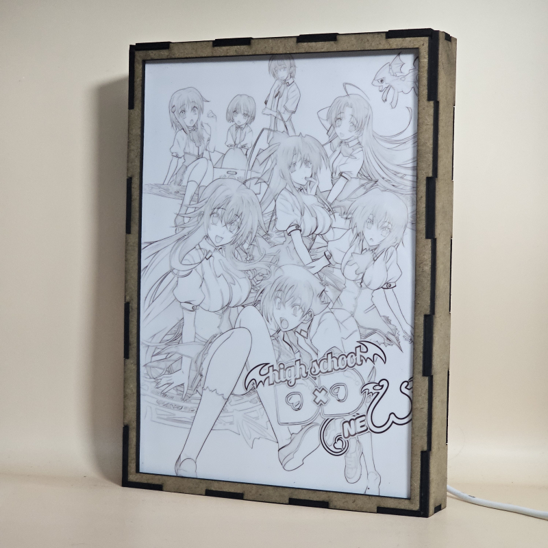 Lámpara ánime/manga  High School DxD  con doble imagen del grupo Issei Hyōdō, Rias Gremory, Akeno Himejima, Asia Argento, Koneko Tōjō, Yūto Kiba, Xenovia Quarta y Ddraig, vista apagada, se esconde la imágen de atras.