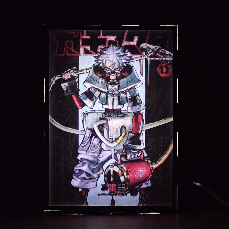 Lámpara ánime/manga  Gachiakuta  con doble imagen del personaje Rudo Surebrec, vista encendida, donde se revela la ilustración completa al encender la luz LED.