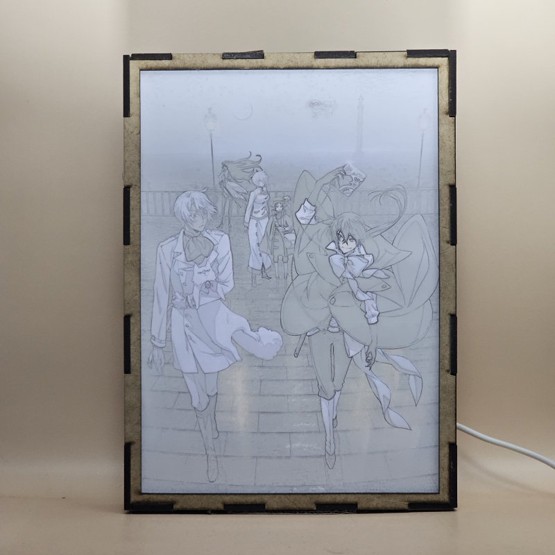 Lámpara ánime/manga  Vanitas no Carte  con doble imagen del grupo Vanitas, Noé Archiviste, Jeanne, Luca, Dominique de Sade y Murr, vista encendida, con luz ambiente, donde se revela la ilustración completa al encender la luz LED.