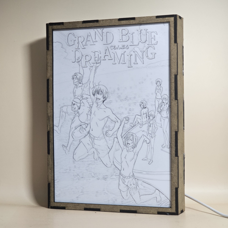 Lámpara ánime/manga  Grand Blue Dreaming  con doble imagen del grupo Ryujiro Kotobuki, Shinji Tokita, Iori Kitahara, Kohei Imamura, Nanaka Kotegawa, Azusa Hamaoka, Chisa Kotegawa y Aina Yoshiwara, vista apagada, se esconde la imágen de atras.