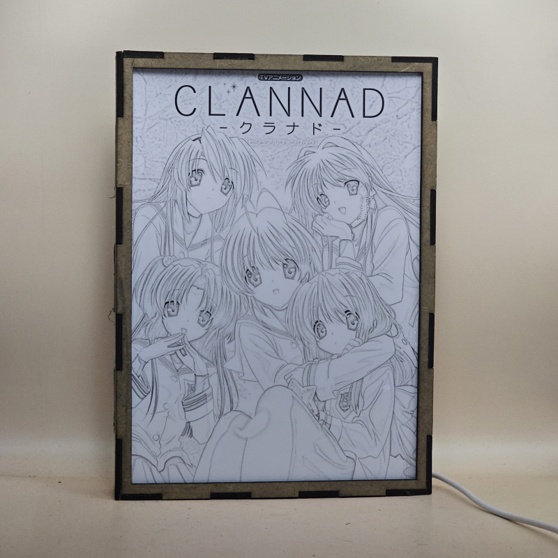 Lámpara ánime/manga  Clannad  con doble imagen del grupo Kyou Fujibayashi, Tomoyo Sakagami, Kotomi Ichinose, Fuko Ibuki y Nagisa Furukawa, vista apagada, se esconde la imágen de atras.