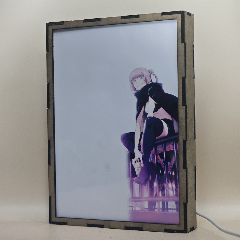 Lámpara ánime/manga  Call of the Night  con doble imagen del grupo Nazuna Nanakusa, Kou Yamori, Seri Kikiyou, Midori Kohakobe, Nico Hirata, Haka Suzushiro y Kabura Honda, vista apagada, se esconde la imágen de atras.