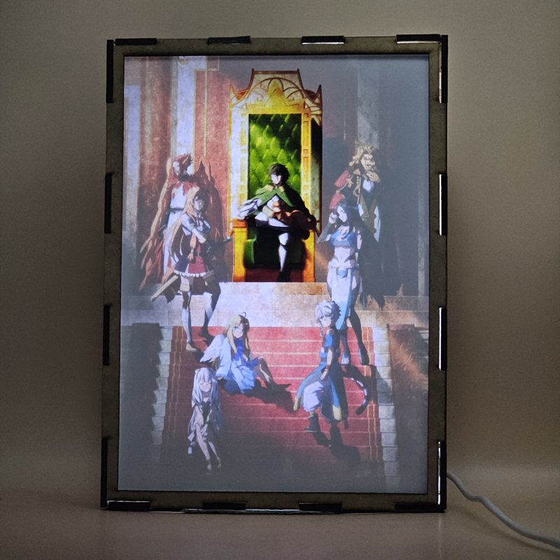 Lámpara ánime/manga  El héroe del escudo  con doble imagen del grupo Naofumi Iwatani, Raphtalia, Filo, Nadia, Fohl, Atla, Werner y Jaralis, vista encendida, con luz ambiente, donde se revela la ilustración completa al encender la luz LED.