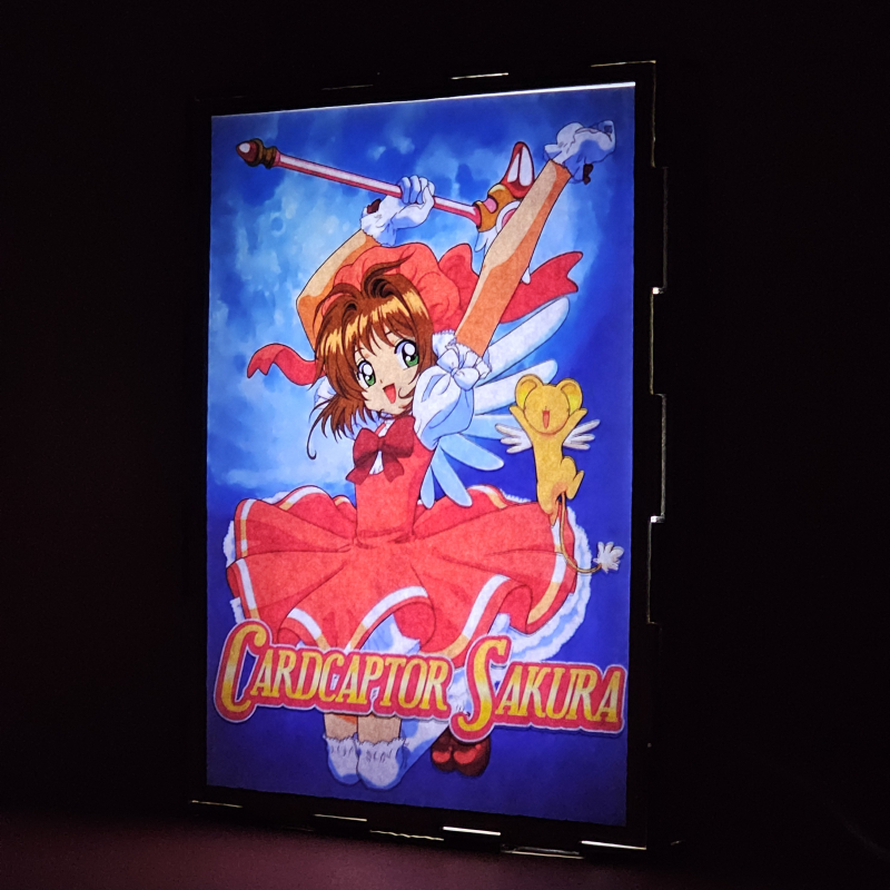 Lámpara ánime/manga  Sakura Cardcaptor  con doble imagen de la pareja Sakura Kinomoto y Kerberos, vista encendida, donde se revela la ilustración completa al encender la luz LED.