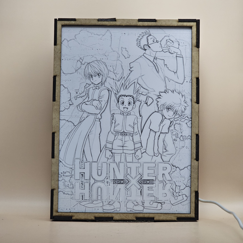 Lámpara ánime/manga  Hunter × Hunter  con doble imagen del grupo Gon Freecss, Killua Zoldyck, Kurapika y Leorio Paradinight, vista apagada, se esconde la imágen de atras.