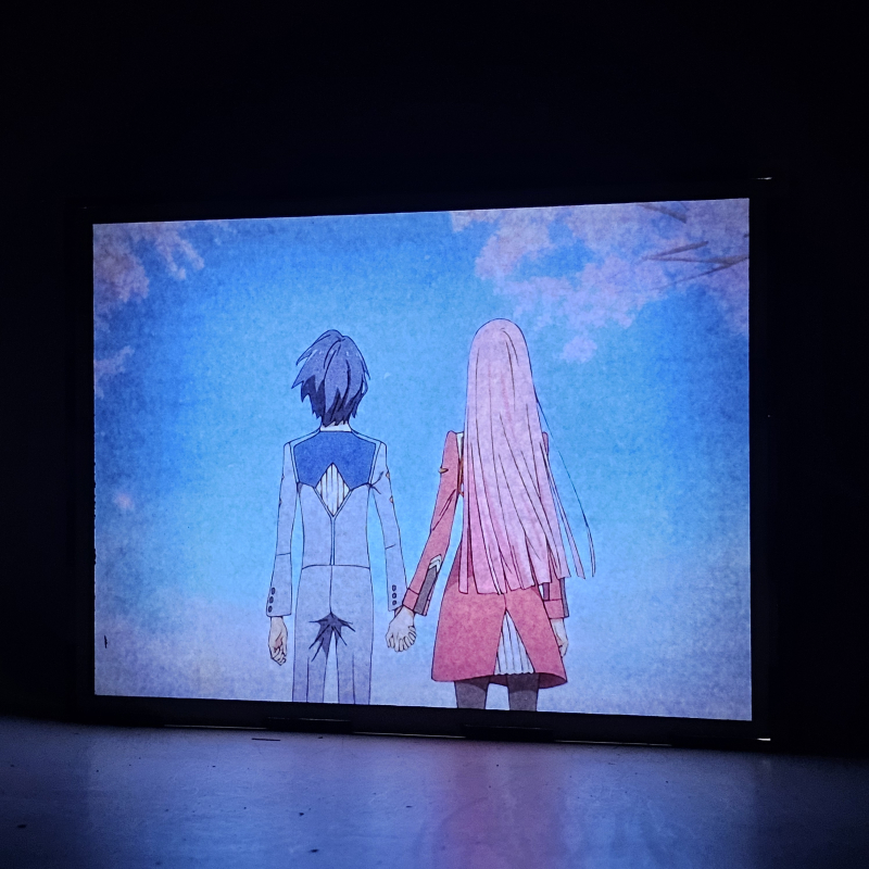 Lámpara LED de Zero Two y Hiro de Darling in the Franxx cogidos de la mano bajo flores de cerezo - Galeria