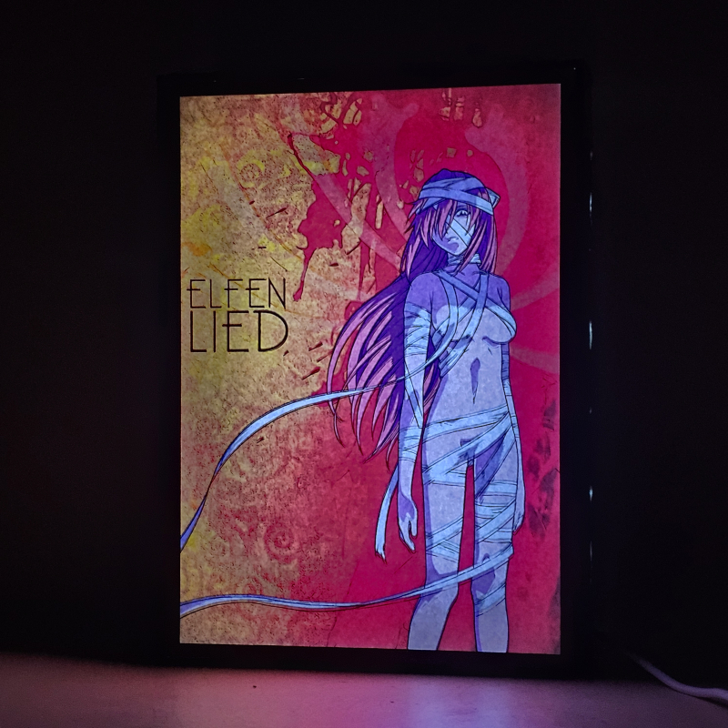 Lámpara ánime/manga  Elfen Lied  con doble imagen del personaje Lucy, vista encendida, donde se revela la ilustración completa al encender la luz LED.