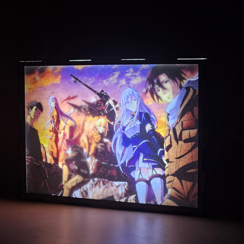 Lámpara ánime/manga  86: Eighty-Six  con doble imagen del grupo Shin, Lena, Theo, Kurena Kukumila, Anju Emma y Raiden Shuga, vista encendida, donde se revela la ilustración completa al encender la luz LED.