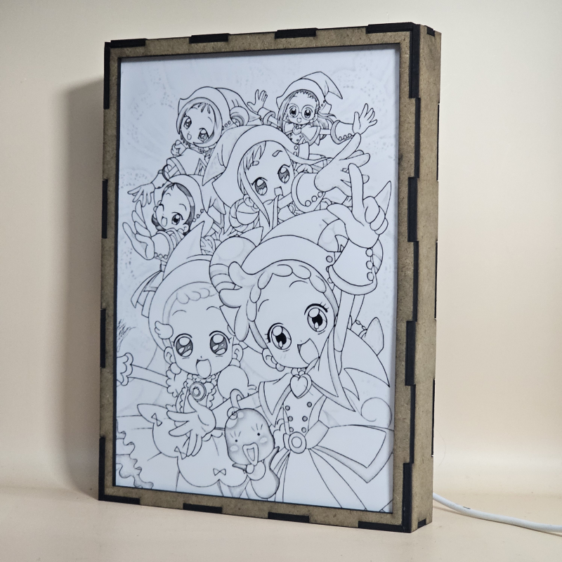 Lámpara ánime/manga  Magical Doremi  con doble imagen del grupo Doremi Harukaze, Momoko Asuka, Hana Makihatayama, Aiko Senoo, Onpu Segawa, Hazuki Fujiwara y Lala, vista apagada, se esconde la imágen de atras.