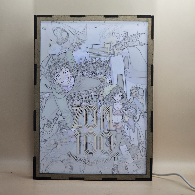 Lámpara ánime/manga  Zombie ni Naru made ni Shitai 100 no Koto  con doble imagen del grupo Akira Tendo, Shizuka Mikazuki, Kencho y Beatrix Amerhauser, vista encendida, con luz ambiente, donde se revela la ilustración completa al encender la luz LED.