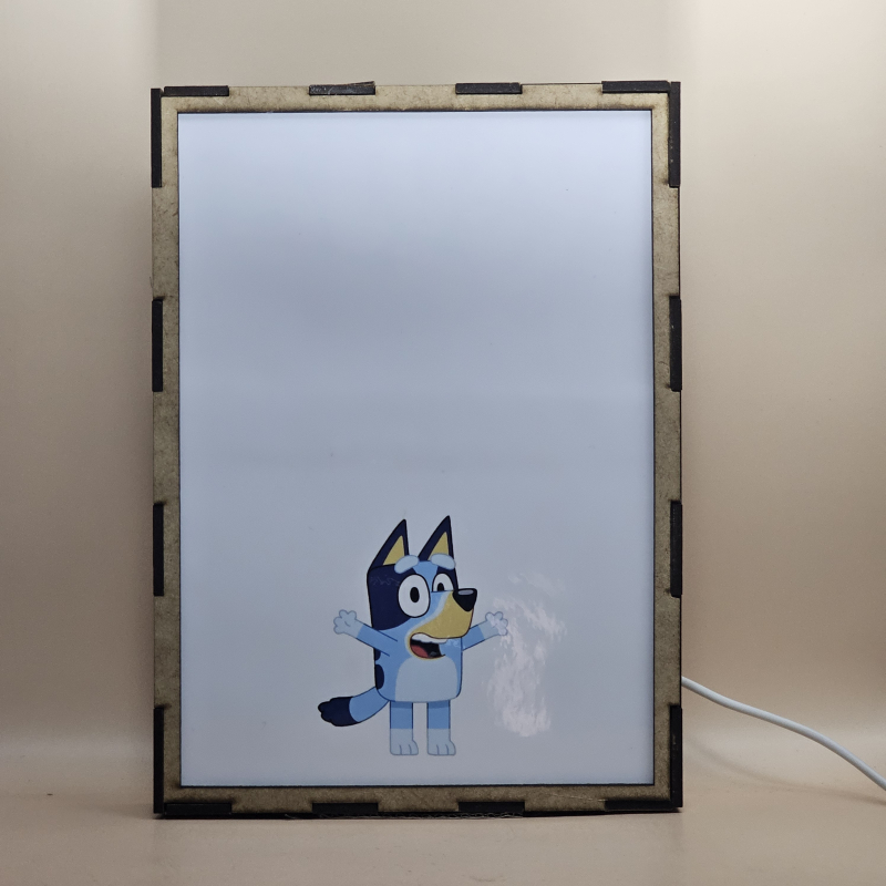 Lámpara ánime  Bluey  con doble imagen del grupo Bluey, Bingo, Chilli y Bandit, vista apagada, se esconde la imágen de atras.