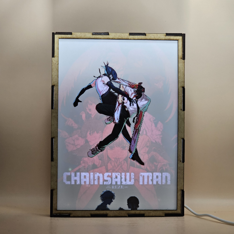 Lámpara ánime/manga  Chainsaw Man  con doble imagen del grupo Denji, Makima, Power, Aki Hayakawa, Himeno, Kobeni Higashiyama, Hirokazu Arai y Reze, vista apagada, se esconde la imágen de atras.