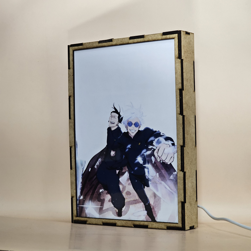 Lámpara ánime/manga  Jujutsu Kaisen  con doble imagen del grupo Satoru Gojo, Suguru Geto, Toji Fushiguro y Riko Amanai, vista apagada, se esconde la imágen de atras.