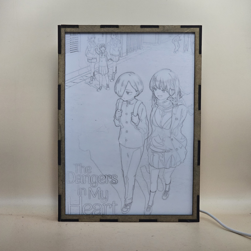 Lámpara ánime/manga  The Dangers in My Heart  con doble imagen del grupo Kyotaro Ichikawa, Anna Yamada, Chihiro Kobayashi, Moeko Sekine y Serina Yoshida, vista apagada, se esconde la imágen de atras.