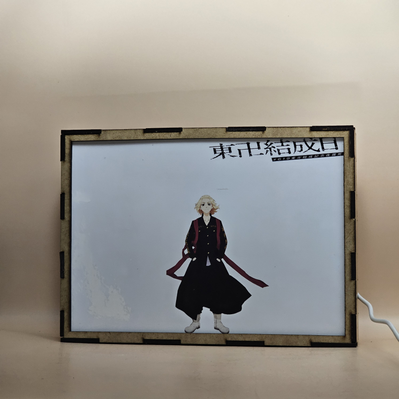 Lámpara ánime/manga  Tokyo Revengers  con doble imagen del grupo Takemichi Hanagaki, Draken, Mikey, Chifuyu Matsuno, Kazutora Hanemiya, Keisuke Baji, Takashi Mitsuya, Peh-yan y Pah-chin, vista apagada, se esconde la imágen de atras.