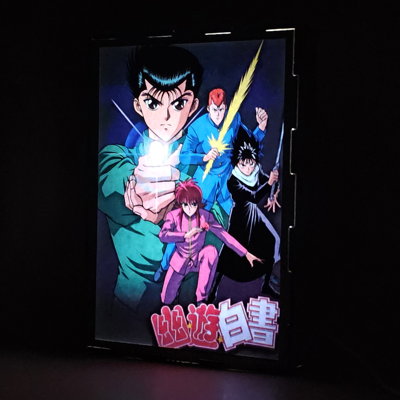 Lámpara ánime/manga  Yu Yu Hakusho: Ghost Files  con doble imagen del grupo Kurama, Yusuke Urameshi, Kazuma Kuwabara y Hiei, vista encendida, donde se revela la ilustración completa al encender la luz LED.