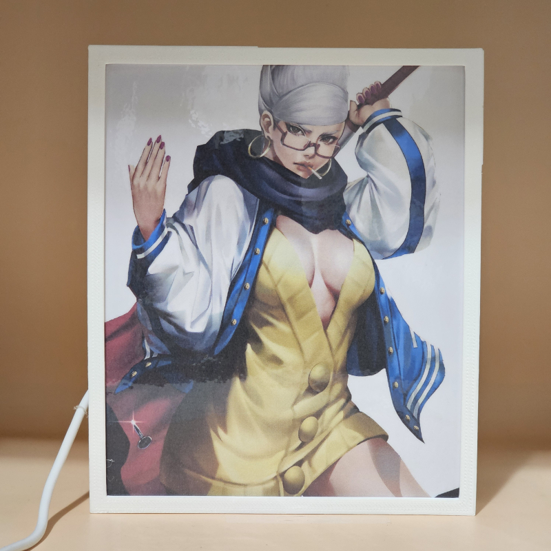 Lámpara ánime/manga  DAN DA DAN  con doble imagen del personaje Seiko Ayase y Turbo Abuela, vista apagada, se esconde la imágen de atras.