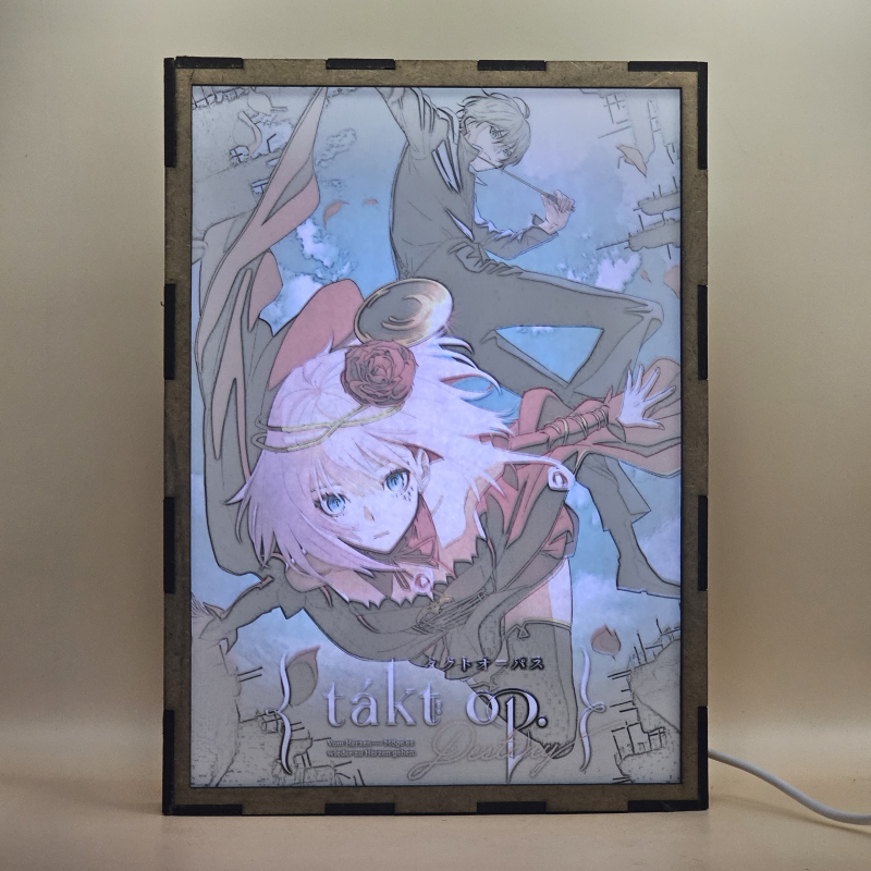 Lámpara ánime/manga  takt op.Destiny  con doble imagen de la pareja Takt Asahina y Destiny, vista encendida, con luz ambiente, donde se revela la ilustración completa al encender la luz LED.