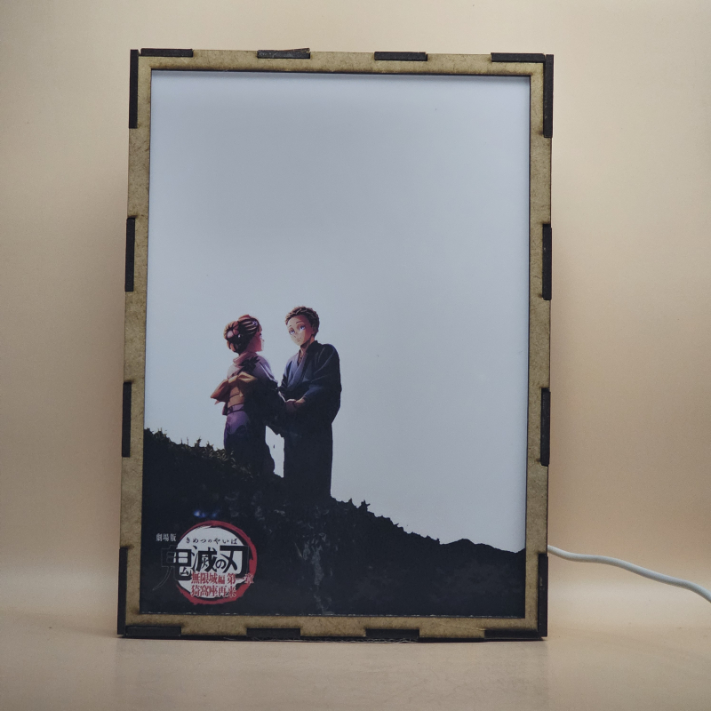 Lámpara ánime/manga  Kimetsu no Yaiba  con doble imagen de la pareja Akaza y Koyuki, vista apagada, se esconde la imágen de atras.