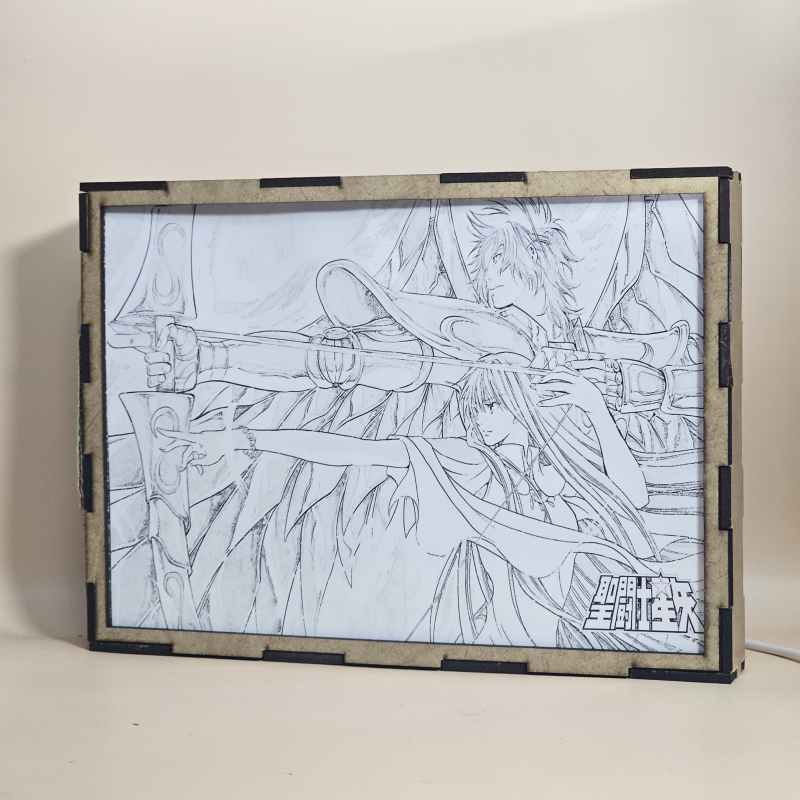 Lámpara ánime/manga  Los Caballeros del Zodiaco  con doble imagen del grupo Sísifo de Sagitario y Sasha, vista apagada, se esconde la imágen de atras.