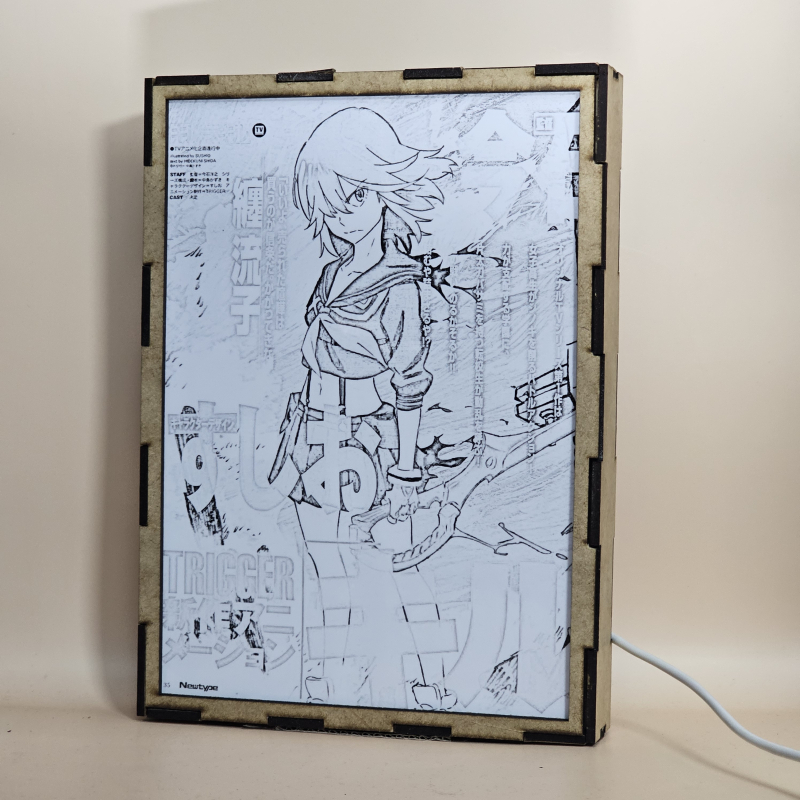 Lámpara ánime/manga  Kill la Kill  con doble imagen del personaje Ryuko Matoi, vista apagada, se esconde la imágen de atras.