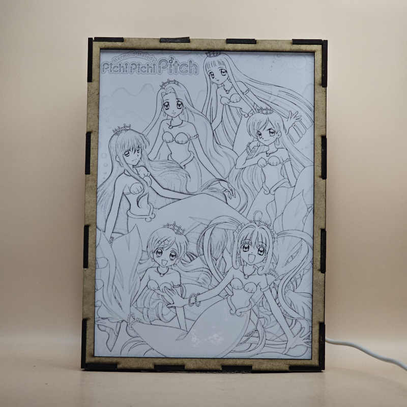 Lámpara ánime/manga  Mermaid Melody Pichi Pichi Pitch  con doble imagen del grupo Luchia Nanami, Hanon Hōshō, Rina Toin, Coco, Karen y Noel, vista apagada, se esconde la imágen de atras.