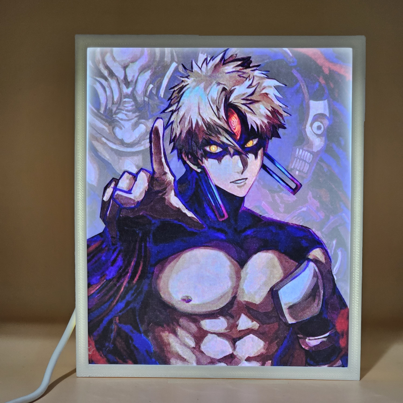 Lámpara ánime/manga  DAN DA DAN  con doble imagen del personaje Evil Eye y Jiji, vista encendida, donde se revela la ilustración completa al encender la luz LED.