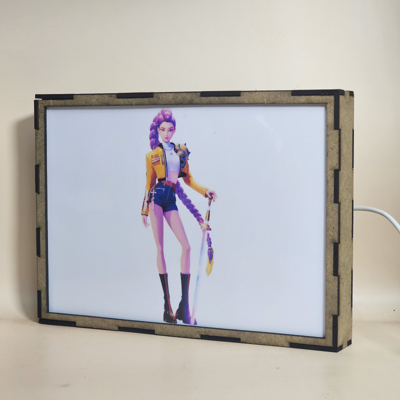 Lámpara ánime/manga  K-Pop Demon Hunters  con doble imagen del grupo Rumi, Zoey y Mira, vista apagada, se esconde la imágen de atras.