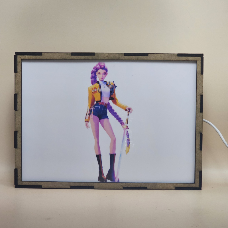 Lámpara ánime/manga  K-Pop Demon Hunters  con doble imagen del grupo Rumi, Zoey y Mira, vista apagada, se esconde la imágen de atras.