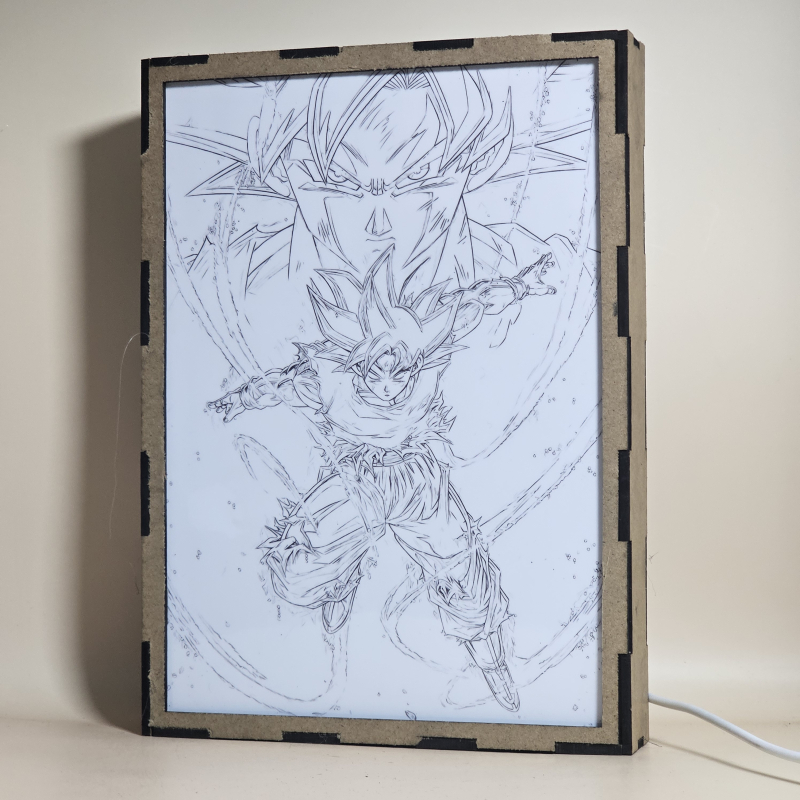 Lámpara ánime/manga  Dragon Ball  con doble imagen del personaje Son Goku, vista apagada, se esconde la imágen de atras.