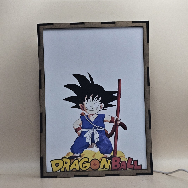 Lámpara ánime/manga  Dragon Ball  con doble imagen del grupo Son Goku, Bulma, Maestro Roshi, Yamcha, Puar y Oolong, vista apagada, se esconde la imágen de atras.