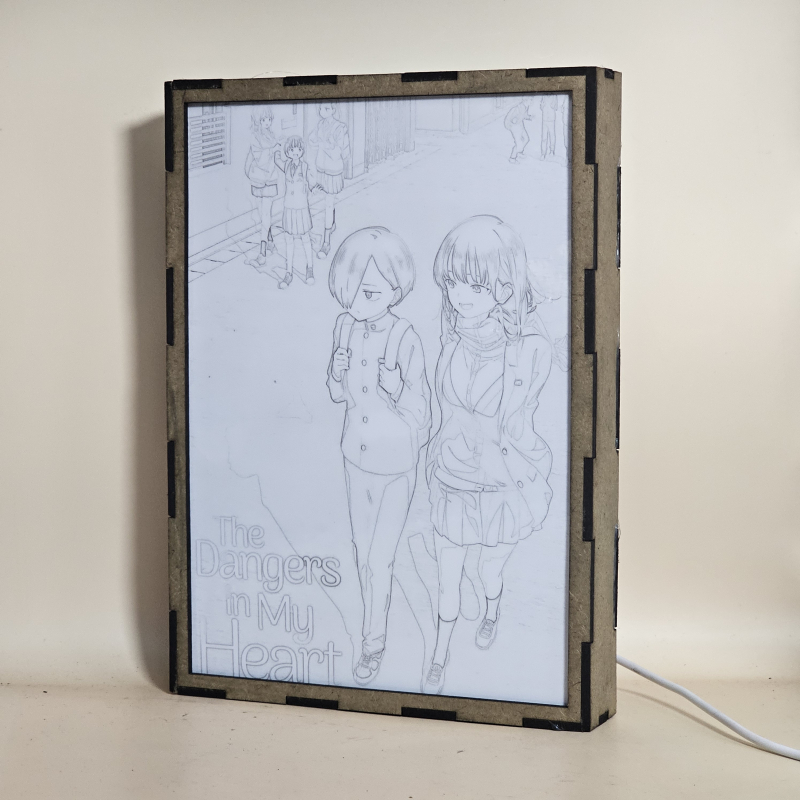 Lámpara ánime/manga  The Dangers in My Heart  con doble imagen del grupo Kyotaro Ichikawa, Anna Yamada, Chihiro Kobayashi, Moeko Sekine y Serina Yoshida, vista apagada, se esconde la imágen de atras.